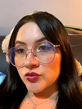 Snapshot of ValentinaOrtiz3 chatting on 09/18/25, 02:13 ValentinaOrtiz3 online show from 09/18/25, 02:13