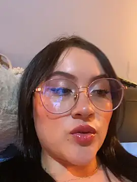 Snapshot of ValentinaOrtiz3 chatting on 10/06/25, 10:40 ValentinaOrtiz3 online show from 10/06/25, 10:40