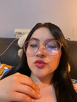 Snapshot of ValentinaOrtiz3 chatting on 10/12/25, 12:20 ValentinaOrtiz3 online show from 10/12/25, 12:20