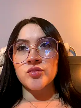 Snapshot of ValentinaOrtiz3 chatting on 10/18/25, 03:42 ValentinaOrtiz3 online show from 10/18/25, 03:42