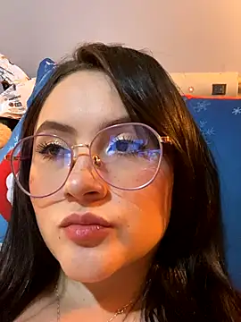 Snapshot of ValentinaOrtiz3 chatting on 10/23/25, 12:32 ValentinaOrtiz3 online show from 10/23/25, 12:32