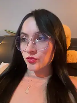 ValentinaOrtiz3 online show from 11/09/25, 01:59