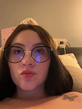 Snapshot of ValentinaOrtiz3 chatting on 06/23/26, 02:53 ValentinaOrtiz3 online show from 06/23/26, 02:53