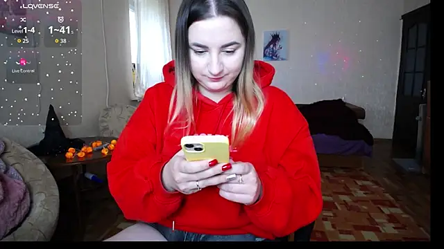 Snapshot of YourSwetiwGirl chatting on 10/18/25, 10:16 YourSwetiwGirl online show from 10/18/25, 10:16