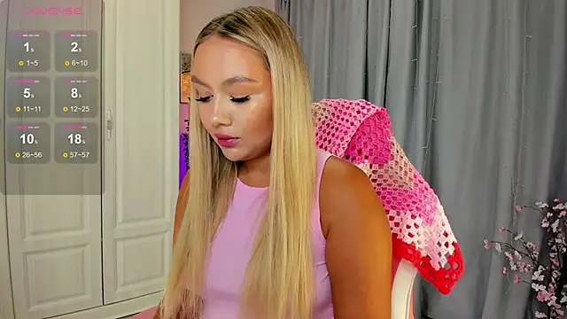 Snapshot of _Loneve__ chatting on 09/18/25, 03:58  Loneve   online show from 09/18/25, 03:58