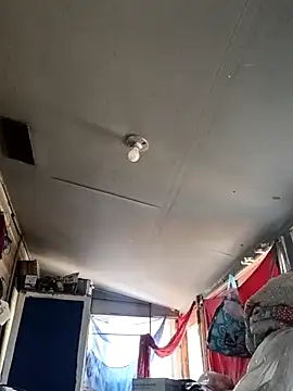 Snapshot of birdg chatting on 09/14/25, 06:18 birdg online show from 09/14/25, 06:18