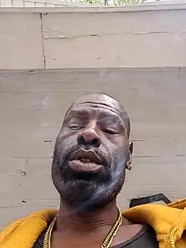 Snapshot of birdg chatting on 09/23/25, 04:54 birdg online show from 09/23/25, 04:54