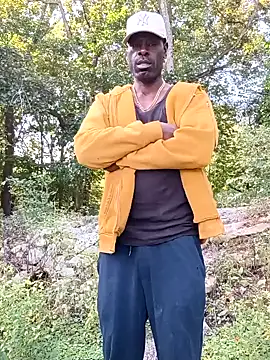 Snapshot of birdg chatting on 09/30/25, 04:01 birdg online show from 09/30/25, 04:01