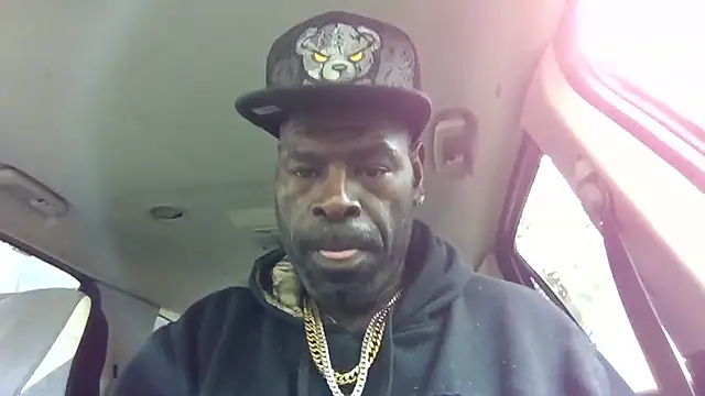 Snapshot of birdg chatting on 10/12/25, 02:27 birdg online show from 10/12/25, 02:27