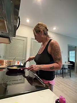 bossyroxy84 online show from 04/12/26, 06:13