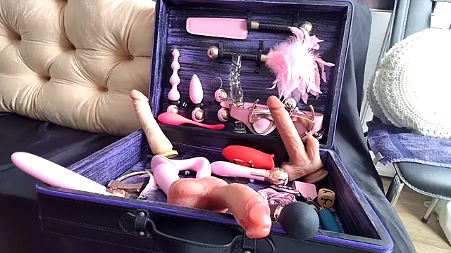 Snapshot of Chanel_Noire chatting on 03/08/25, 02:08 Chanel Noire online show from 03/08/25, 02:08