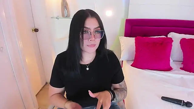 isolari  online show from 02/04/25, 12:00