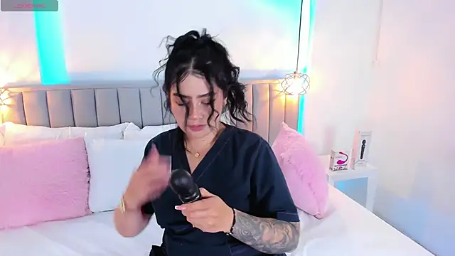 isolari  online show from 02/14/25, 04:15