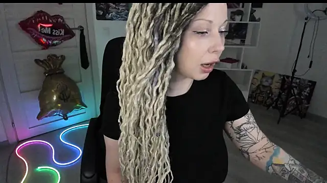 HoneySallyMoore online show from 05/26/26, 06:59