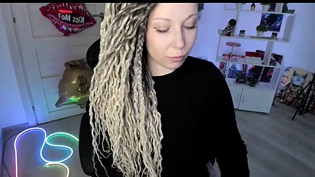 Snapshot of HoneySallyMoore chatting on 08/09/26, 12:54 HoneySallyMoore online show from 08/09/26, 12:54