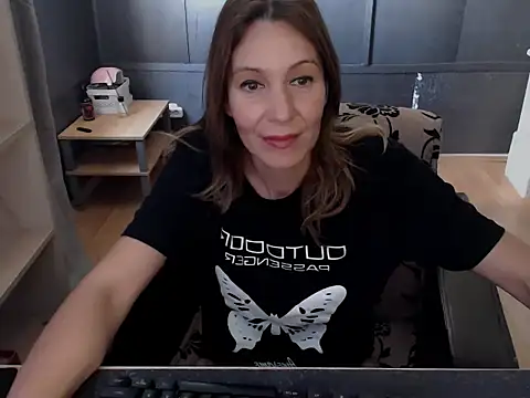 Snapshot of hannaha chatting on 05/29/26, 10:57 hannaha online show from 05/29/26, 10:57