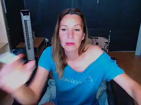 Snapshot of hannaha chatting on 06/07/26, 07:06 hannaha online show from 06/07/26, 07:06