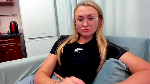 Snapshot of your_Goddess_Eva chatting on 09/17/25, 08:10 your Goddess Eva online show from 09/17/25, 08:10