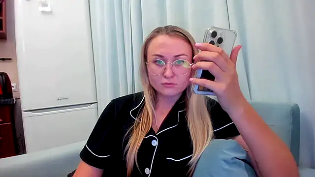 Snapshot of your_Goddess_Eva chatting on 09/23/25, 08:45 your Goddess Eva online show from 09/23/25, 08:45