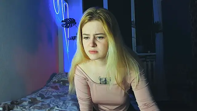 Alexa Pirs online show from 02/19/25, 02:44