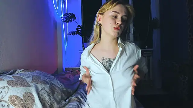 Alexa Pirs online show from 02/22/25, 08:42