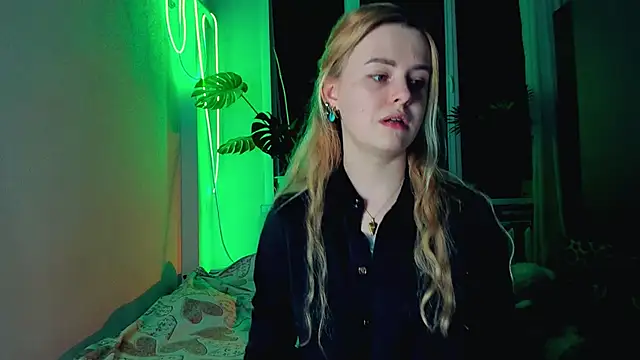 Alexa Pirs online show from 03/14/25, 07:34