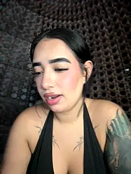 Snapshot of Scarlett-LS chatting on 10/22/25, 02:01 Scarlett-LS online show from 10/22/25, 02:01
