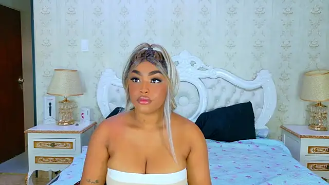 TianahGlow online show from 11/25/25, 08:42