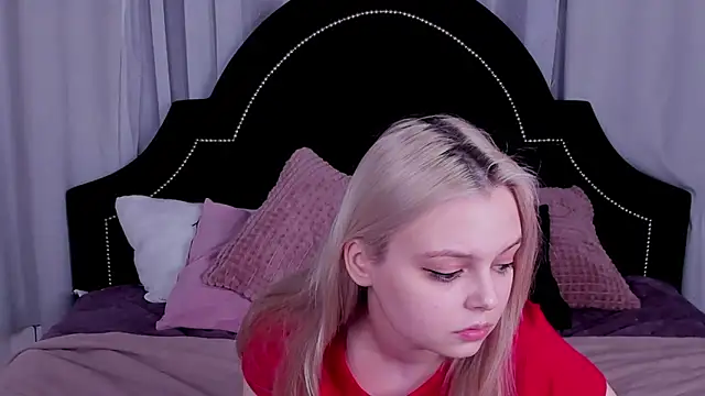 Snapshot of CLAIRE_VOGT chatting on 03/07/25, 03:39 CLAIRE VOGT online show from 03/07/25, 03:39