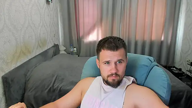 Snapshot of Vladik_b chatting on 07/08/26, 09:03 Vladik b online show from 07/08/26, 09:03