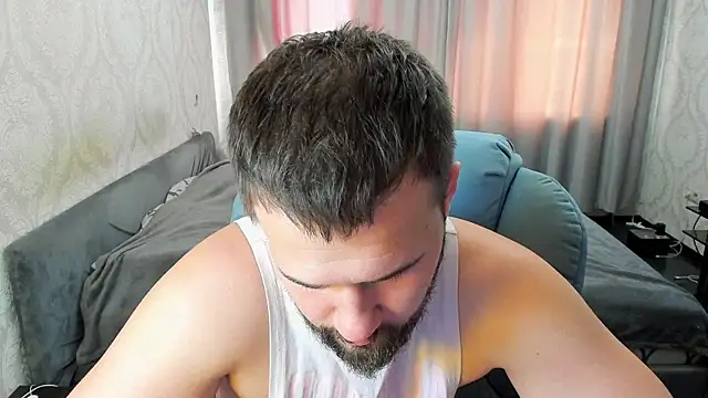 Snapshot of Vladik_b chatting on 07/11/26, 08:50 Vladik b online show from 07/11/26, 08:50