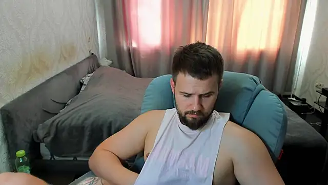 Snapshot of Vladik_b chatting on 07/14/26, 10:21 Vladik b online show from 07/14/26, 10:21