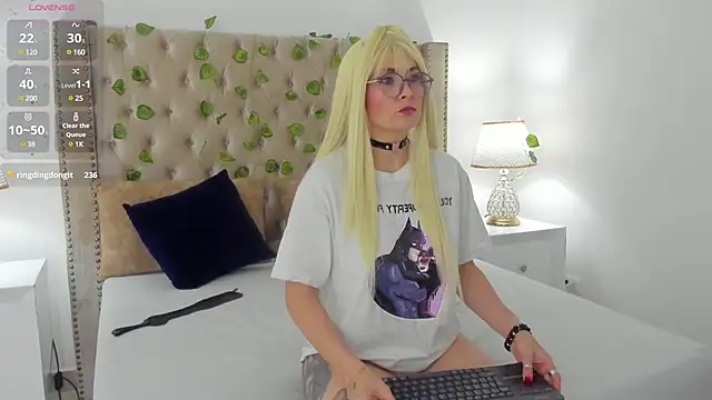 CandieGilson   online show from 02/17/25, 06:15