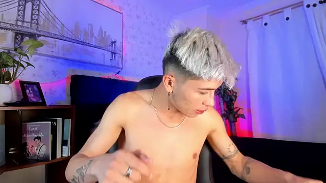 Snapshot of Ianwayne chatting on 03/22/25, 02:48 Ianwayne online show from 03/22/25, 02:48