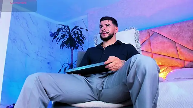 Snapshot of DickGriffith_ chatting on 10/12/25, 11:31 DickGriffith online show from 10/12/25, 11:31