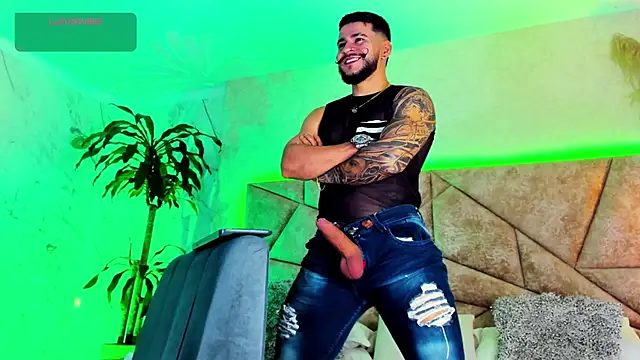 Snapshot of DickGriffith_ chatting on 10/29/25, 10:28 DickGriffith online show from 10/29/25, 10:28