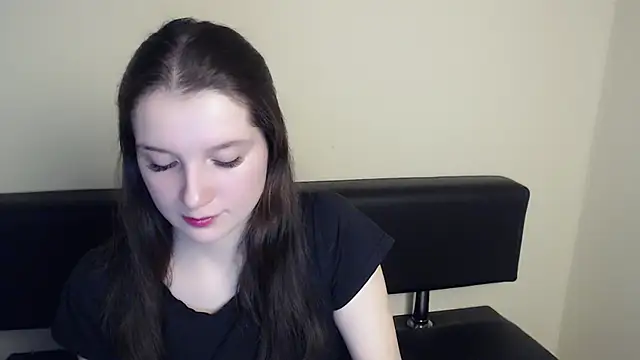 Snapshot of _AnissaQuinn_ chatting on 02/11/25, 10:04 AnissaQuinn online show from 02/11/25, 10:04