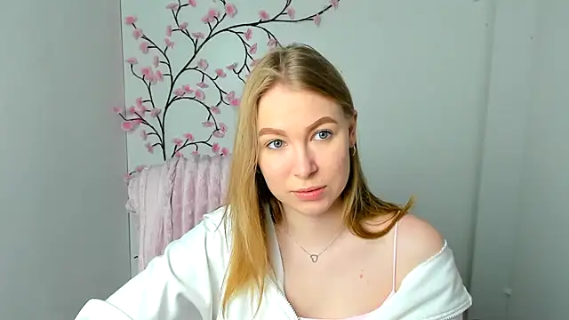Snapshot of Dana_flowers chatting on 05/20/26, 05:46 Dana flowers online show from 05/20/26, 05:46