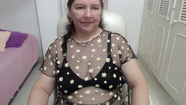 Snapshot of leonela_69 chatting on 07/05/26, 04:19 leonela 69 online show from 07/05/26, 04:19
