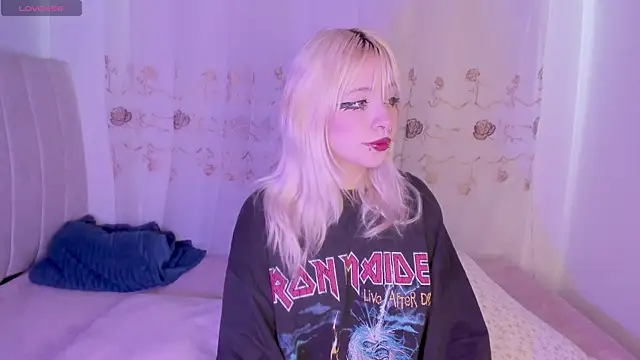 purplelilith3 online show from 04/19/26, 07:16