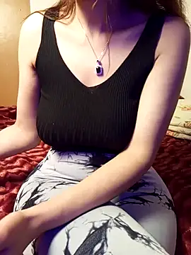 Snapshot of Yaraa3 chatting on 02/13/25, 10:33 Yaraa3 online show from 02/13/25, 10:33