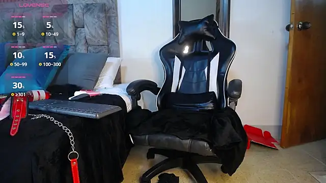 natasha steele online show from 03/15/25, 04:46