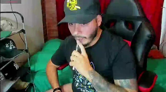 Snapshot of ragnar_lothbrok777 chatting on 03/05/25, 10:54 ragnar lothbrok777 online show from 03/05/25, 10:54