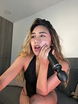 Hornyholly   online show from 11/08/25, 09:13