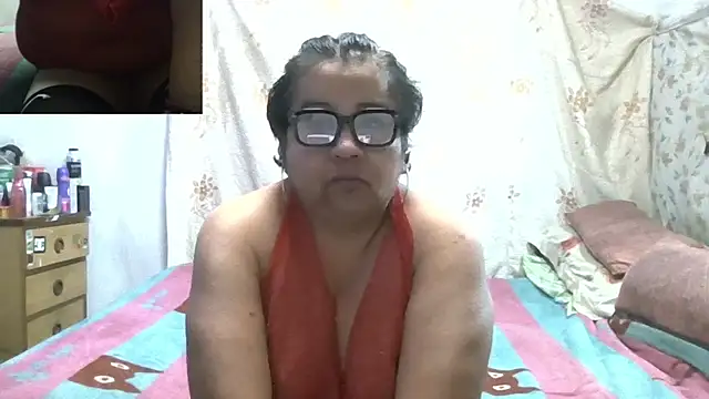 Snapshot of erinadarling79 chatting on 07/04/26, 02:40 erinadarling79 online show from 07/04/26, 02:40