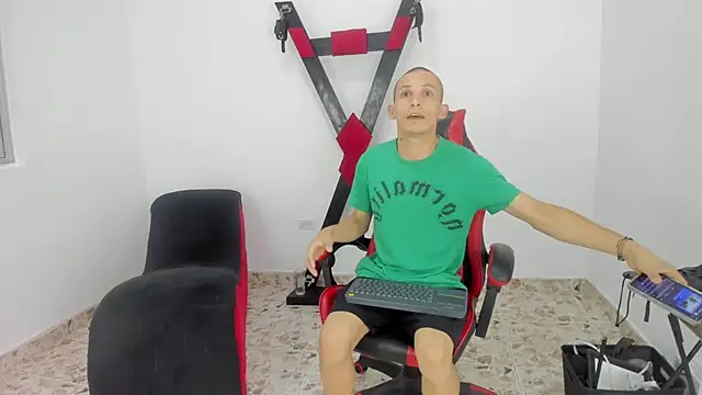 Isak Millan online show from 10/14/25, 01:34