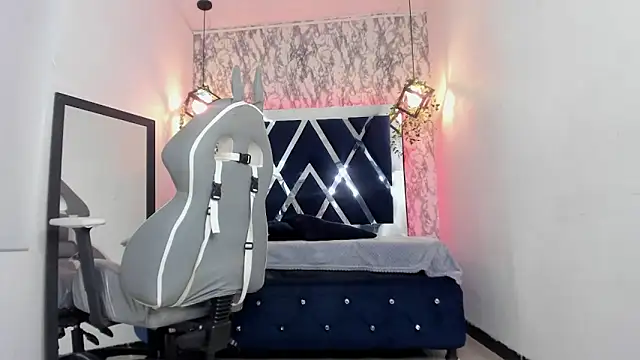 Snapshot of charlotte_bluee chatting on 03/03/25, 07:39 charlotte bluee online show from 03/03/25, 07:39