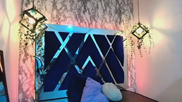 Snapshot of charlotte_bluee chatting on 11/10/25, 06:51 charlotte bluee online show from 11/10/25, 06:51