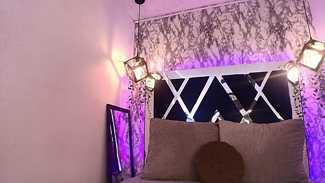 Snapshot of charlotte_bluee chatting on 01/13/26, 06:35 charlotte bluee online show from 01/13/26, 06:35