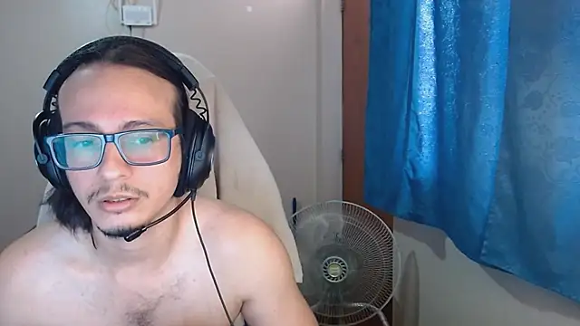 Snapshot of cholitohermoso chatting on 03/08/25, 04:50 cholitohermoso online show from 03/08/25, 04:50